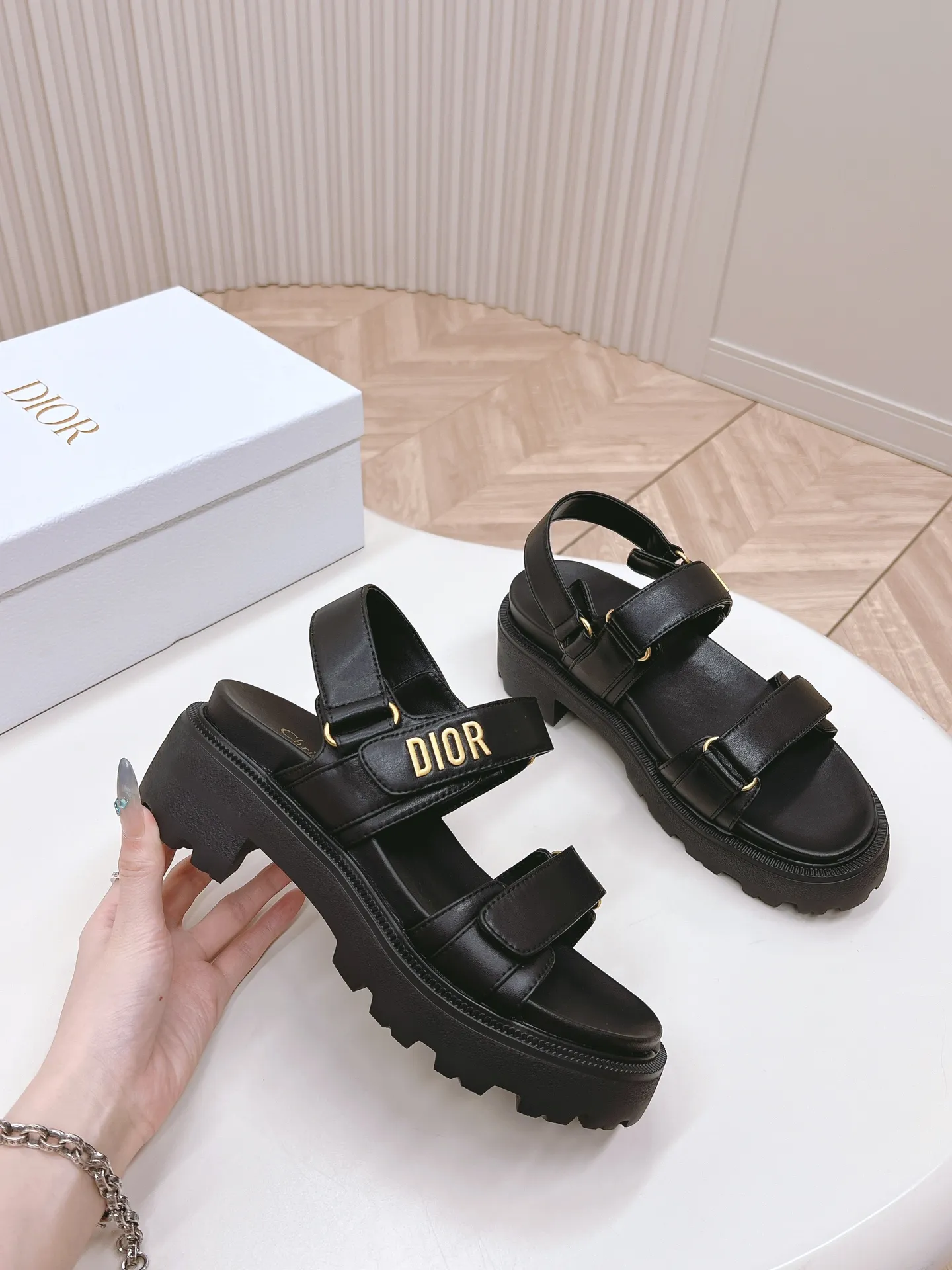 👟👟Ex-factory price 520👟👟 2024Dior Classic Velcro high-heeled sandals and slippers series original replica high version super durable and versatile style very comfortable on the foot, slim and tall, original leather upper, original d hardware buckle, original TPU outsole Heel height is about cm Size: 35-42